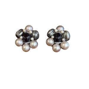 Vintage Cluster Bead Clip On Earrings Mid-Century Jewelry Hong Kong Black Gray‎